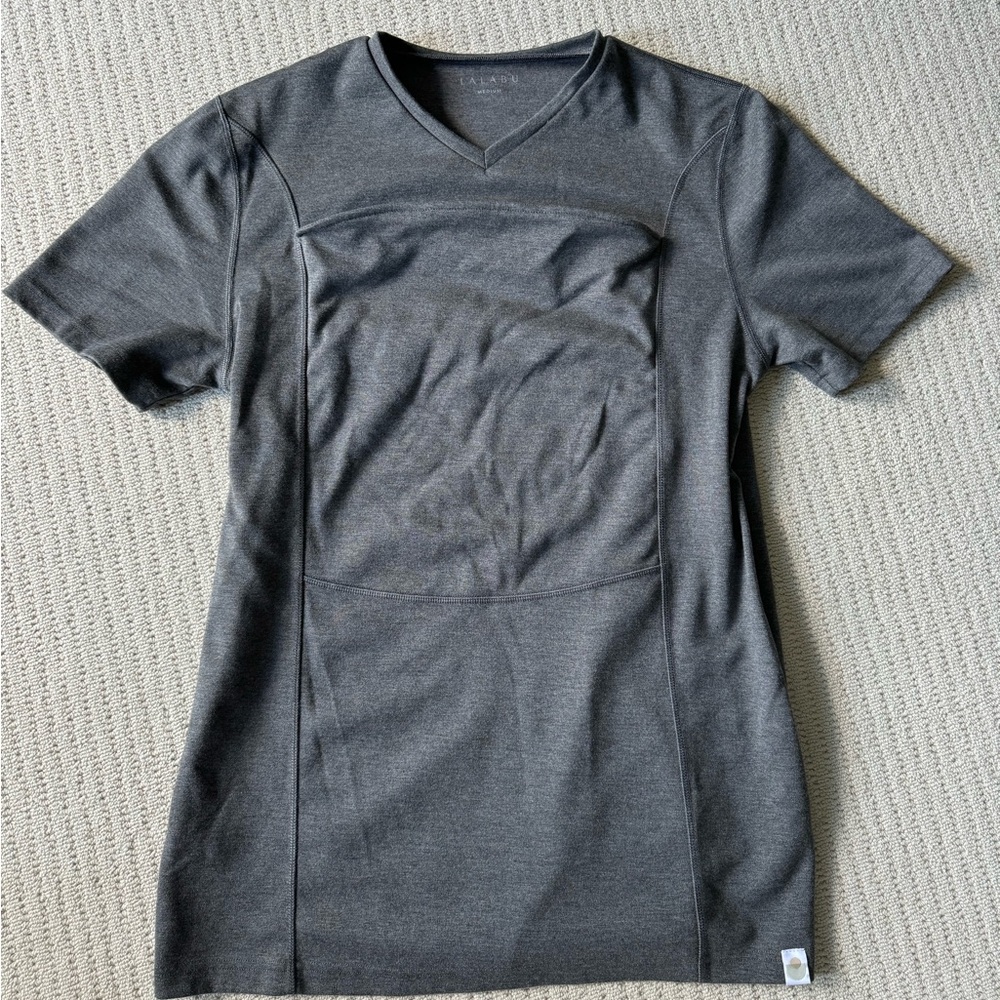 LALABU soothe baby wearing t shirt v neck size M